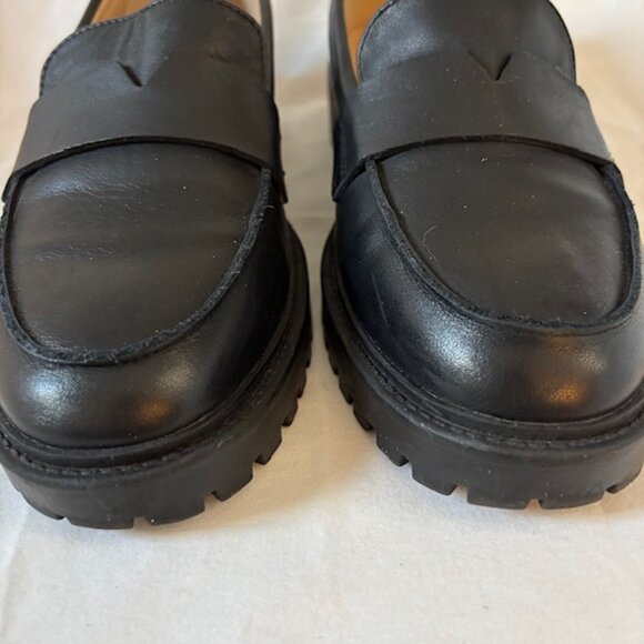 Banana Republic Black Leather Vee Strap Lug Loafers Women's Size 7.5 - Picture 3 of 11